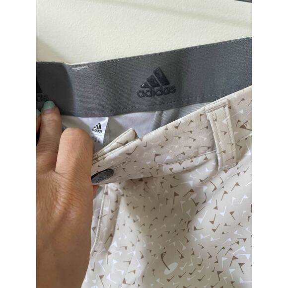 Adidas Golf Hole Graphic Performance Athletic Shorts Tan White Size 34 NEW - Picture 5 of 8